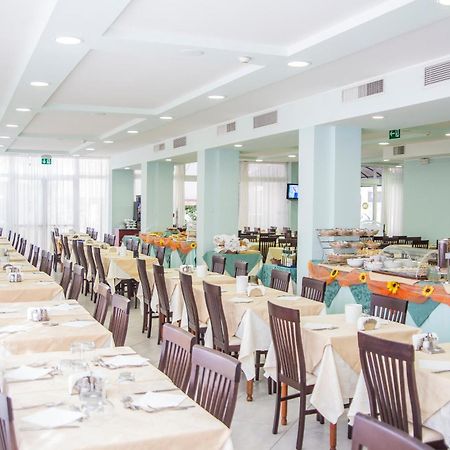 Ciccio Hotel Misano Adriatico Buitenkant foto
