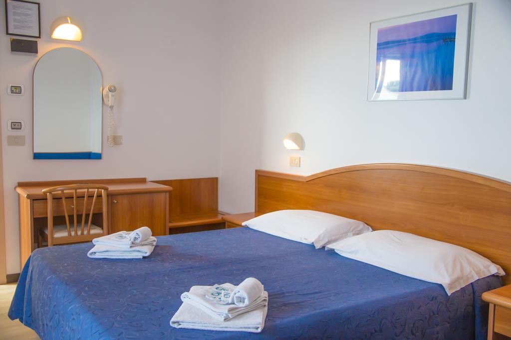 Ciccio Hotel Misano Adriatico Buitenkant foto