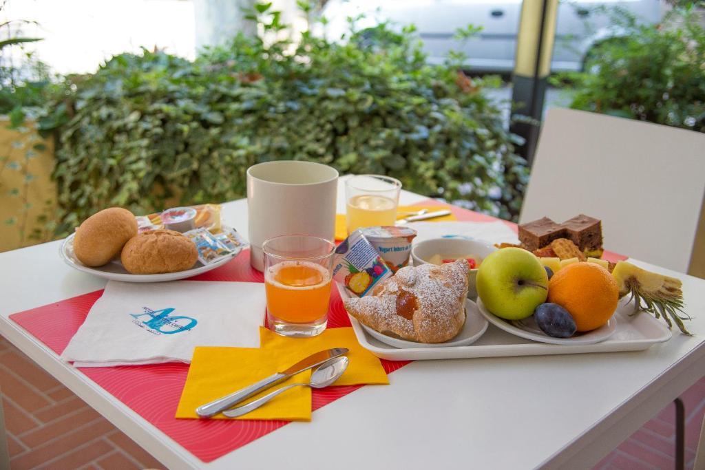 Ciccio Hotel Misano Adriatico Buitenkant foto